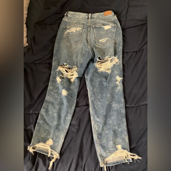 American Eagle Stretch Ripped Curvy Mom Jeans SHORT - Picture 2 of 7